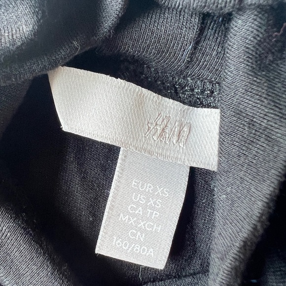 H&M Womens Black Minimalist Classic Mock Neck Quarter Sleeve Top XS - Picture 3 of 6